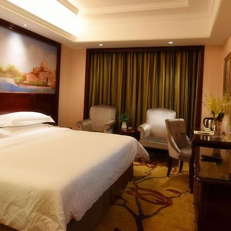 Vienna Hotel Loudi Chunyuan Pedestrian Street Екстериор снимка