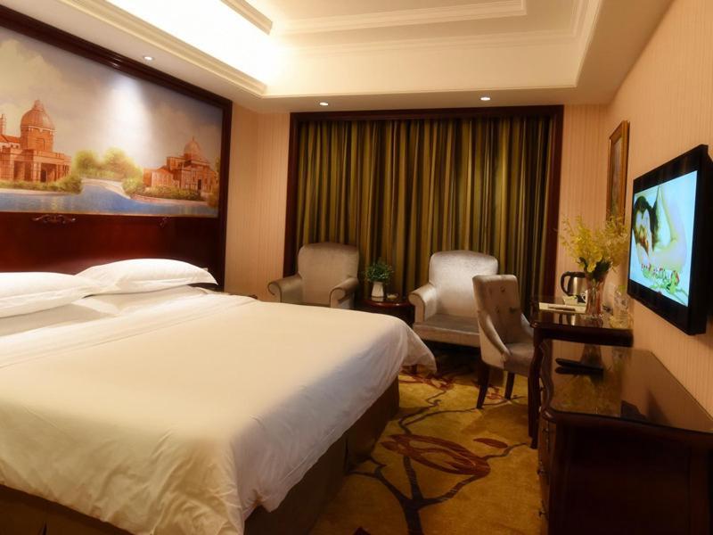 Vienna Hotel Loudi Chunyuan Pedestrian Street Екстериор снимка
