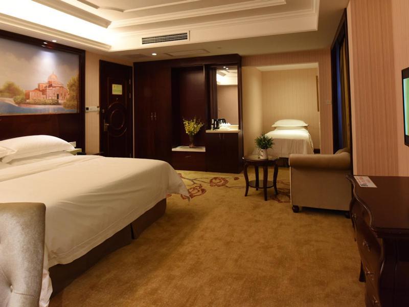 Vienna Hotel Loudi Chunyuan Pedestrian Street Екстериор снимка