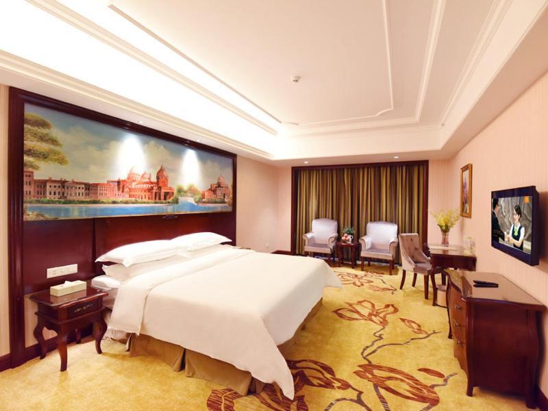 Vienna Hotel Loudi Chunyuan Pedestrian Street Екстериор снимка
