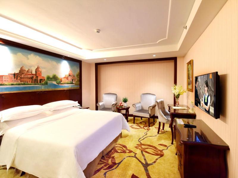 Vienna Hotel Loudi Chunyuan Pedestrian Street Екстериор снимка